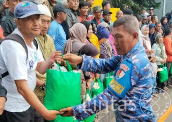 Personel Lanud Husein Sastranegara Ikuti Bakti Sosial Sinergitas TNI-Polri di Kota Bandung