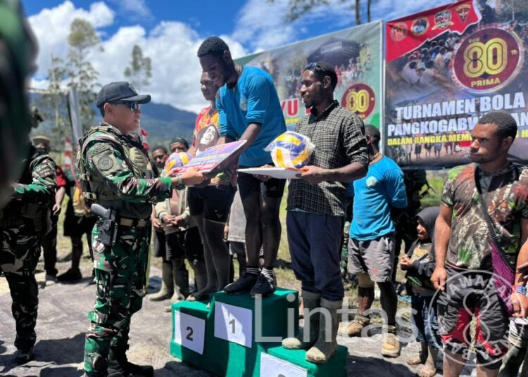 Semangat Persatuan Bergema di Ilaga: Satgas Yonif 700/WYC Tutup Turnamen Volly Piala Pangkogabwilhan III
