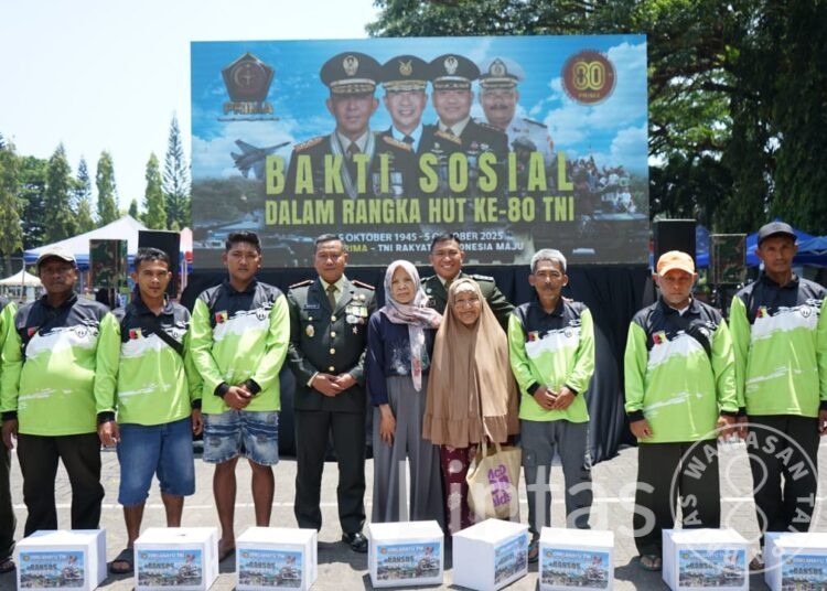 Sentuhan Kepedulian di HUT ke-80 TNI, Danrem 083/Bdj dan Kasrem Serahkan Bantuan Sosial untuk Warga Malang
