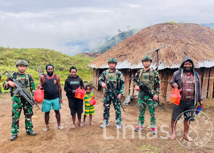 Satgas Yonif 700/WYC Gelar Safari Honai di Kampung Wako, Berbagi Sargal dan Harapan Bersama Masyarakat Puncak