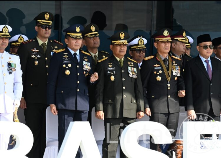 Puncak Peringatan HUT Ke-80 TNI, Kasdam XIV/Hsn Hadiri Upacara di Lanud Sultan Hasanuddin