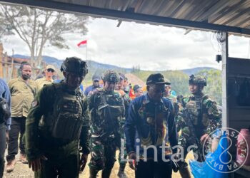 Bupati Puncak Kunjungi Prajurit Satgas Yonif 700/Wyc di Titik Kuat Bendungan, Sinergi Semakin Kuat untuk Membangun Tanah Papua