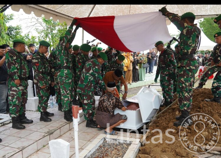 Bentuk Penghargaan Negara, Pangdam XIV/Hsn Pimpin Upacara Pemakaman Lettu Inf (Anumerta) Fauzy Ahmad Sulkarnaen di TMP Mangilu Bangoro Pangkep