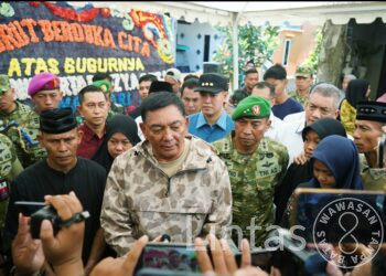 Bentuk Kepedulian Negara, Menhan RI bersama Pangdam XIV/Hsn Kunjungi Keluarga Lettu (Anumerta) Fauzi Ahmad Zulkarnaen