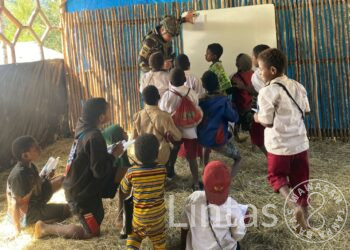 Satgas Yonif 700/WYC Hadirkan Semangat Belajar di SD Mayuberi, Papua Pegunungan