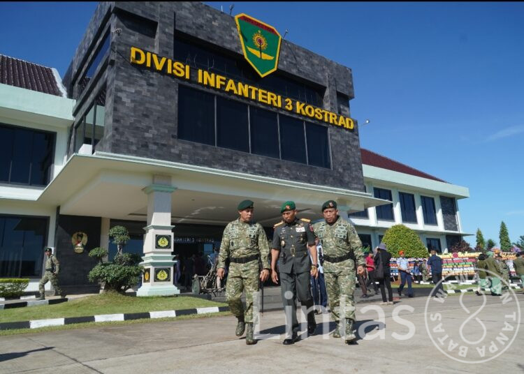 Pangdam XIV/Hsn Hadiri Sertijab Pangdivif 3 Kostrad Pimpinan Pangkostrad