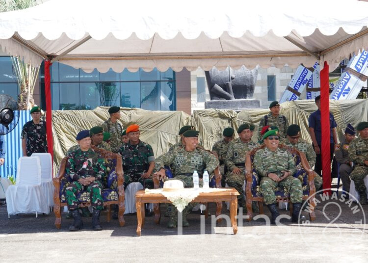 Kasdam XIV/Hsn Hadiri Penutupan Wing Day Latihan Para Dasar Divif 3 Kostrad