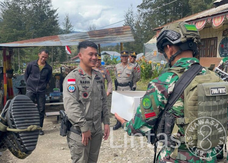 HUT ke-80 Brimob Jadi Momentum Kebersamaan: Satgas Yonif 700/Wyc Lakukan Anjangsana ke Apkam Satgas Damai Cartenz di Ilaga