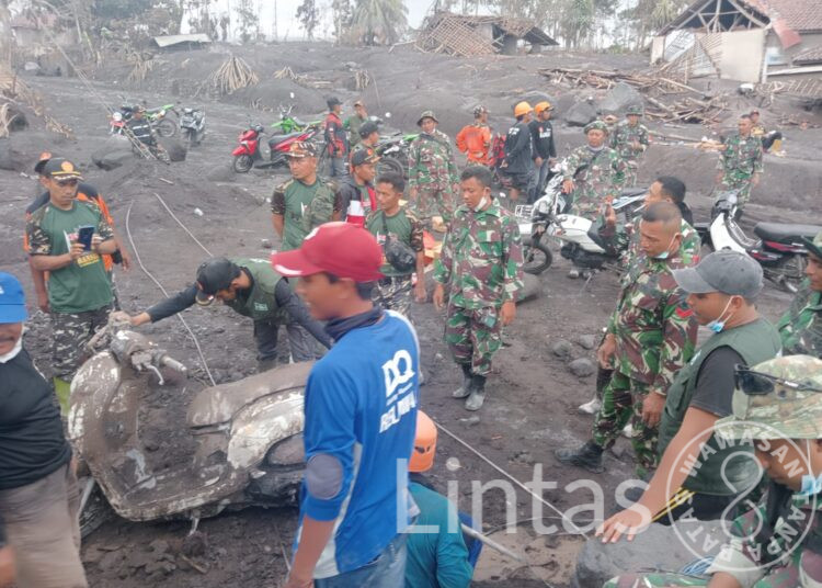 TNI Perkuat Respons Penanggulangan Bencana, Pastikan Penanganan Dampak Erupsi Semeru Berjalan Cepat dan Terkoordinasi