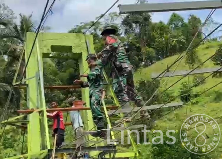 Kodim Mamasa Perbaiki Jembatan Gantung Botteng, Pendidikan Anak Terselamatkan