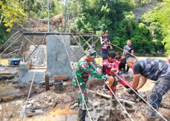 Respons Cepat TNI di Soppeng: Bangun Jembatan Gantung Demi Keselamatan Warga