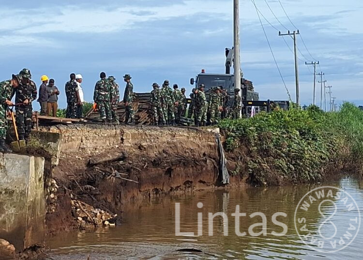 Laksanakan Perintah Kasad, Kodam XX/TIB Bangun Jembatan Bailey di Sikabau