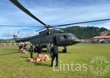 Helikopter TNI AD Kirim Logistik ke Wilayah Taput dan Tapteng