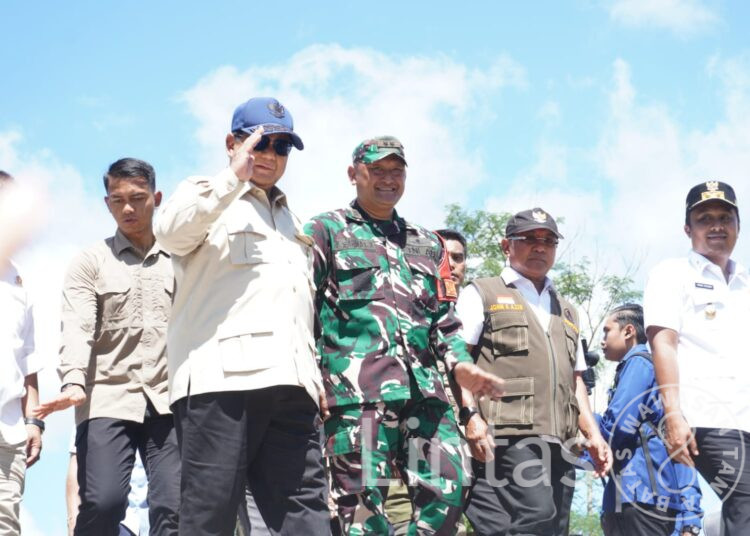 Kasad Dampingi Presiden RI Pastikan Akses Warga Pascagalodo di Sumatera Barat Pulih