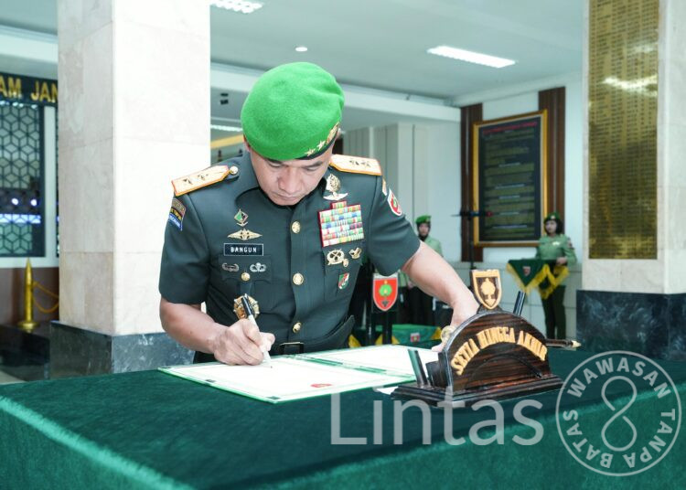 Pimpin Penyerahan Tugas Kapendam XIV/Hsn, Pangdam Dorong Sinergi Penerangan dan Media