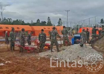 TNI AD Bangun Huntara untuk Korban Tanah Bergerak di Lima Puluh Kota