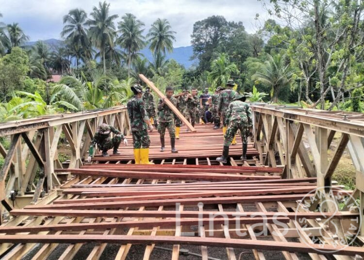 TNI AD Lanjutkan Pembangunan Tujuh Jembatan Bailey dan Lima Jembatan Armco di Sumbar