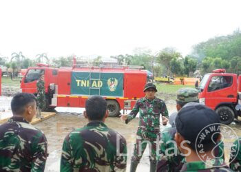TNI AD kerahkan Damkar Bantu Pemulihan Fasilitas Umum Pascabanjir Bandang di Aceh Tamiang