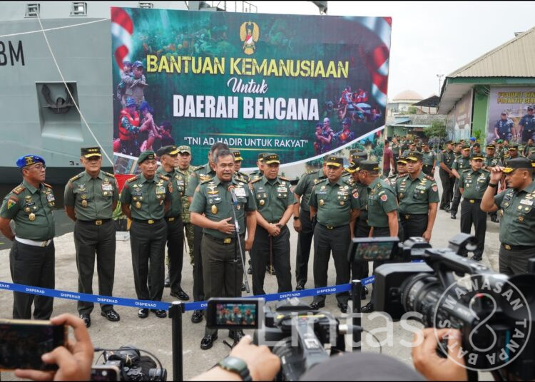 Kasad Berangkatkan Kapal ADRI, Kirim Bantuan Kemanusiaan ke Tiga Lokasi Bencana di Sumatera