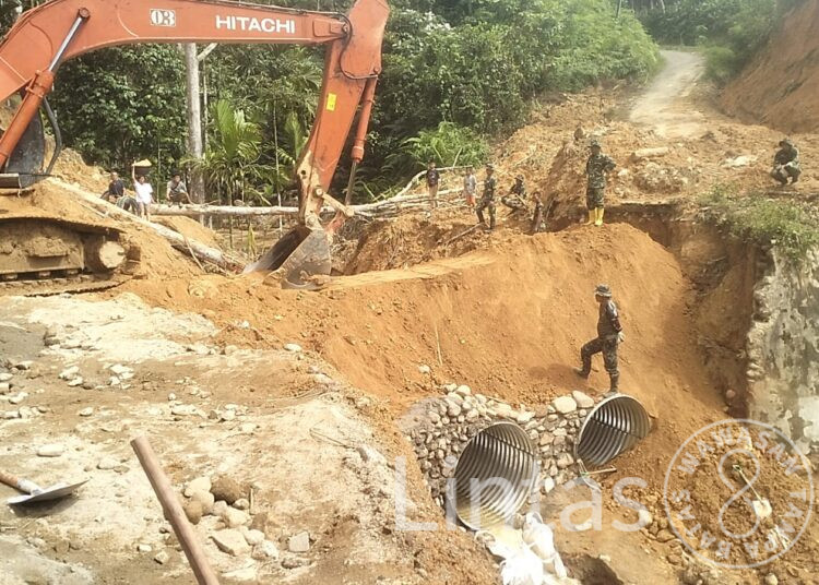 Kasad Tinjau Pembangunan Jembatan Armco di Hutanabolon, Tapanuli Tengah