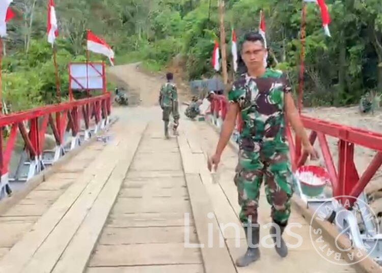 Akses Warga Pulih, TNI AD Tuntaskan Jembatan Bailey di Aek Nabara