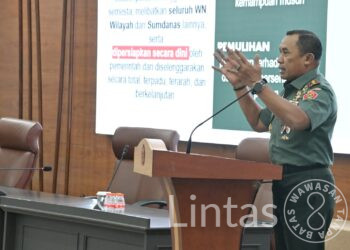 Berikan Pembekalan di Sesko TNI, Dankodiklatad Tegaskan Perlawanan Wilayah Pilar Utama Pertahanan Semesta