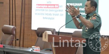 Berikan Pembekalan di Sesko TNI, Dankodiklatad Tegaskan Perlawanan Wilayah Pilar Utama Pertahanan Semesta