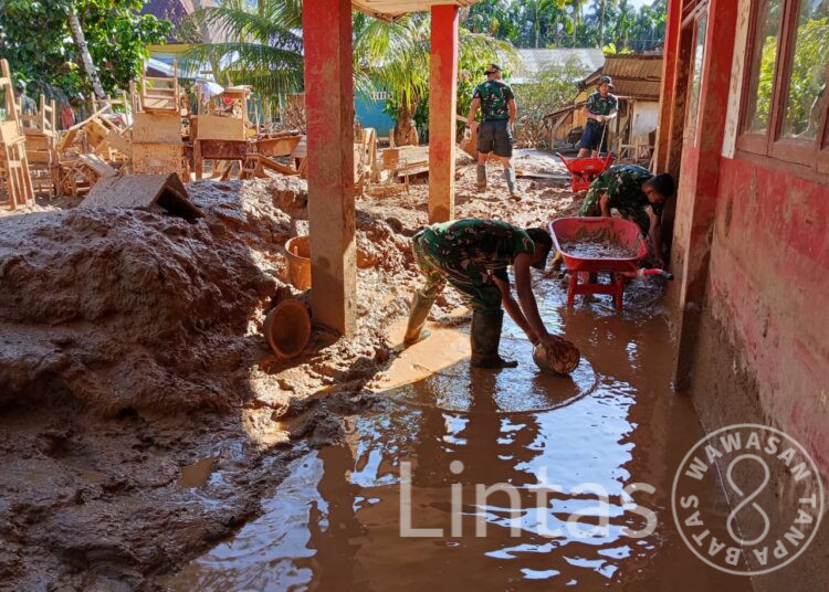 Dukung Kegiatan Belajar, Satgas Gulbencal Kodam I/BB Bersihkan SDN Hutanabolon 2