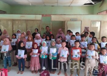 Seragam Sekolah Dari TNI AD Untuk Siswa SDN Rantau Panjang Aceh Tamiang