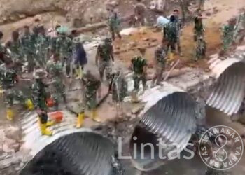 TNI AD Bangun Jembatan Armco di Malalak Utara, Pulihkan Akses Warga Pascabencana