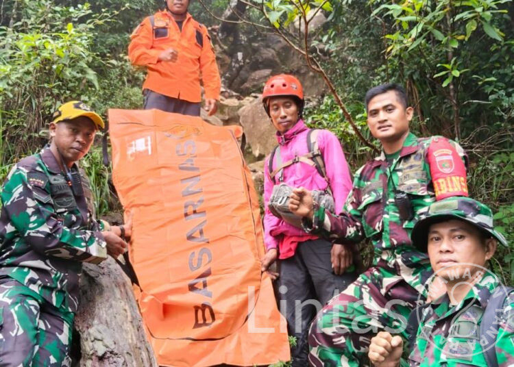 Terjang Medan Ekstrem, TNI AD Lanjutkan Operasi SAR Pesawat ATR 42-500 di Bulusaraung,