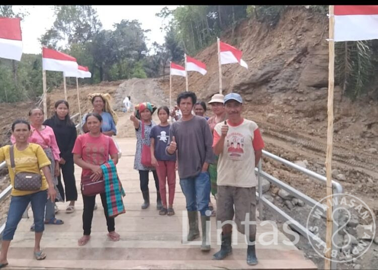 TNI AD Rampungkan Jembatan Darurat di Desa Batu Nagodang Siatas