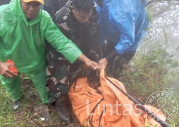 Operasi Kemanusiaan di Bulusaraung, TNI AD Evakuasi Korban Pesawat ATR 42-500