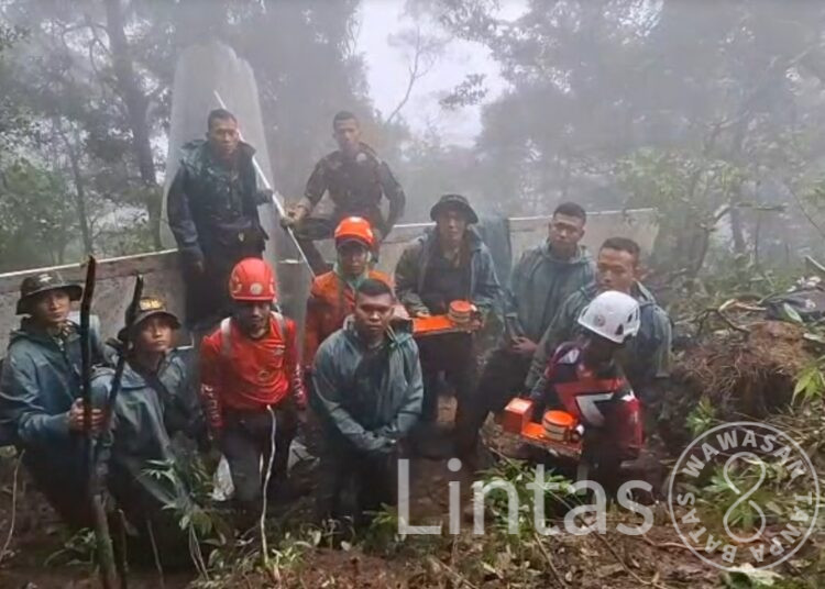 Lima Hari Berjibaku Dengan Kerasnya Alam Bulusaraung, TNI AD Temukan Black Box ATR 42-500