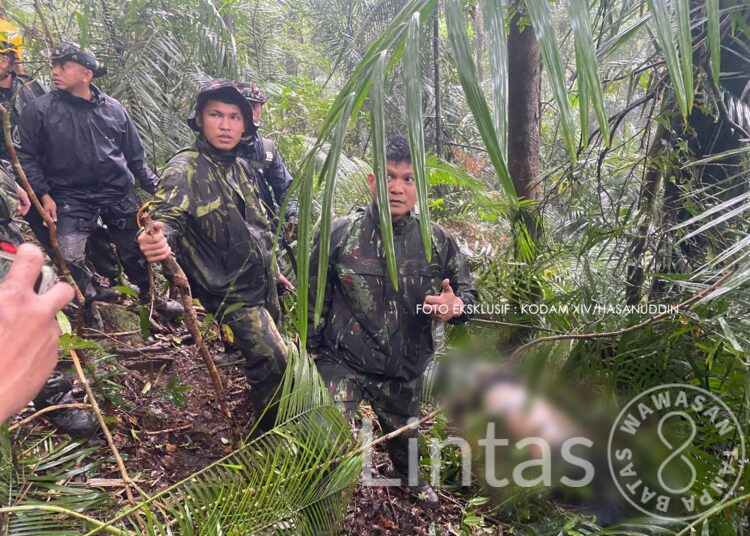 Jatuh Bangun di Medan Terjal, Tim SAR Kodam XIV/Hasanuddin Temukan Enam Korban Pesawat ATR 42-500