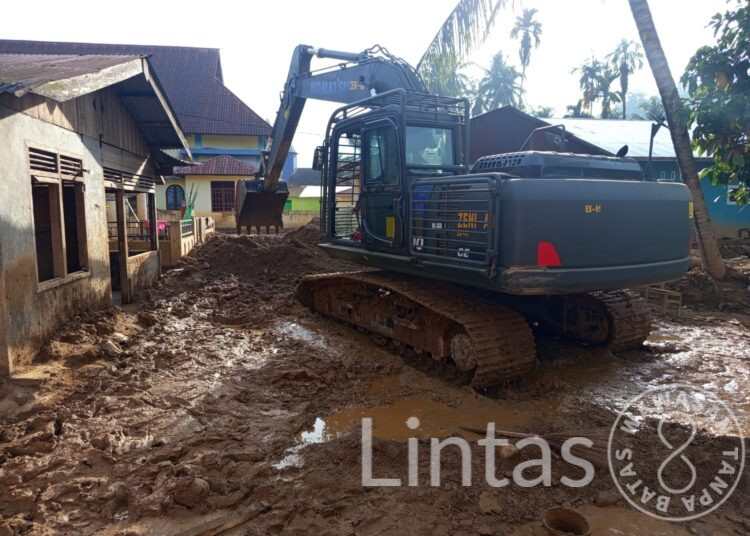 Kerahkan Alat Berat, TNI AD Kebut Pemulihan Infrastruktur Pascabencana di Tapteng