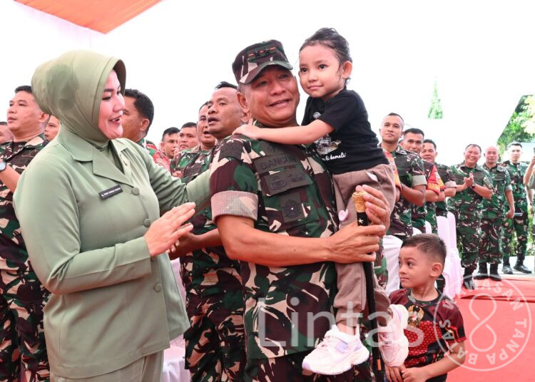 Pangdam XIV/Hasanuddin Serukan Prajurit Turun ke Tengah Rakyat, Hadirkan Solusi Nyata Dalam Kesulitan Rakyat
