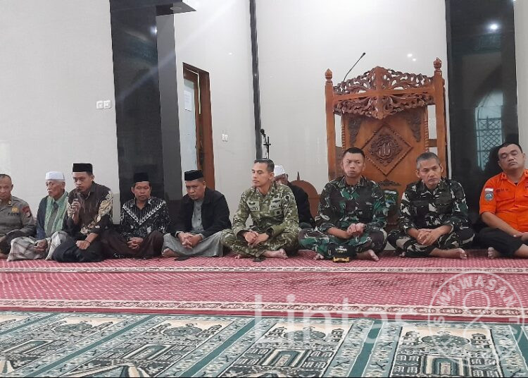 Ikhtiar di Tengah Misi Kemanusiaan, Prajurit Kodam XIV/Hsn Bersama Tim SAR Gabungan dan Masyarakat Gelar Doa Bersama