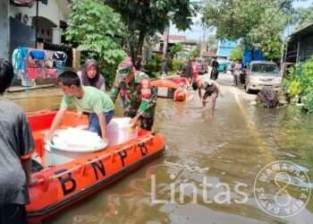 Aksi Cepat Tanpa Tunda, Kodim 1408/Makassar Turun Langsung Evakuasi dan Bantu Warga Terdampak Banjir