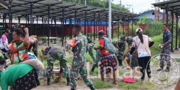 Ciptakan Lingkungan Bersih, Ksatria Brigif TP 82/Wuyou Korako Bidao Membaur Bersama Masyarakat, Kerja Bakti Bersihkan Lingkungan