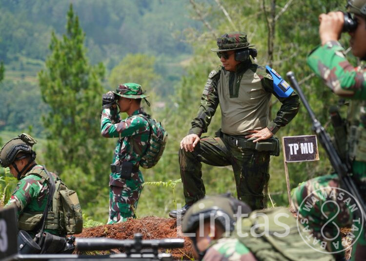 Pastikan Kesiapan Prajurit Penjaga Perbatasan RI–PNG, Pangdam XIV/Hasanuddin Tinjau Latihan Yonif 721/Makassau di Malino