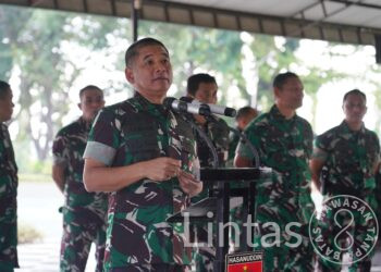 Suntikan Semangat Jelang Idul Fitri 1447 H! Pangdam XIV/Hasanuddin Serahkan SHU, Moril Prajurit Makin Membara!