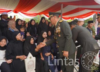 Tangis Haru Iringi Pemakaman Mayor Zulmi, Prajurit Berprestasi TNI