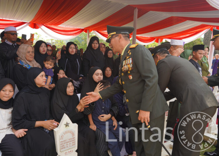 Tangis Haru Iringi Pemakaman Mayor Zulmi, Prajurit Berprestasi TNI