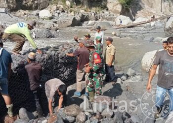 Jembatan Darurat Wih Pesam Dibangun, Akses Warga Kembali Terhubung