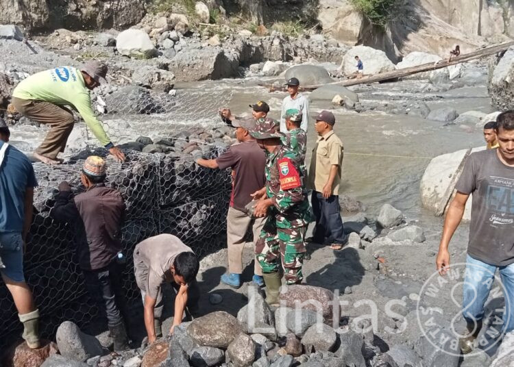 Jembatan Darurat Wih Pesam Dibangun, Akses Warga Kembali Terhubung