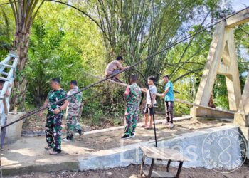 Pulihkan Akses Warga Padang Bolak Julu, TNI dan Masyarakat Bangun Jembatan Gantung