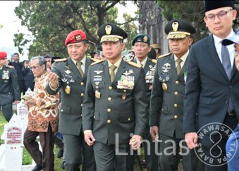 Penghormatan Tertinggi untuk Kusuma Bangsa, Dankodiklatad Hadiri Pemakaman Prajurit Gugur di Lebanon