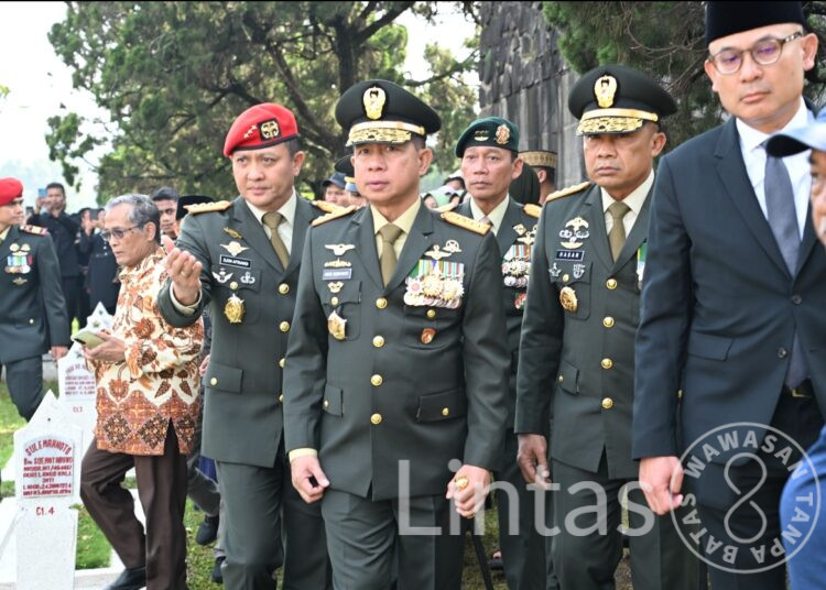 Penghormatan Tertinggi untuk Kusuma Bangsa, Dankodiklatad Hadiri Pemakaman Prajurit Gugur di Lebanon