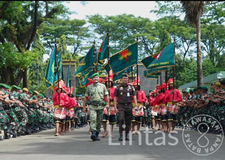Markas Petarung Kodam XIV/Hsn Bergemuruh! Pangdam Sambut dan Lepas Kajati Sulsel Sebagai Warga Kehormatan